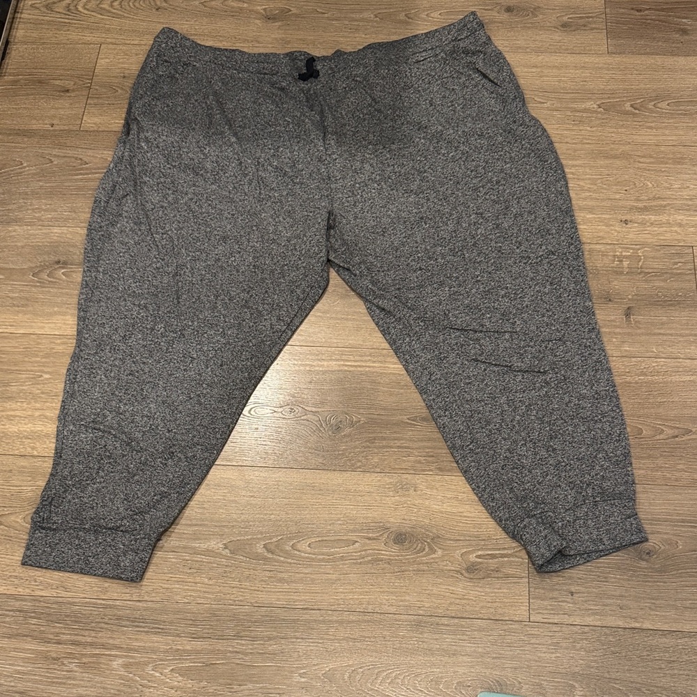 Zella Women's Gray Capris